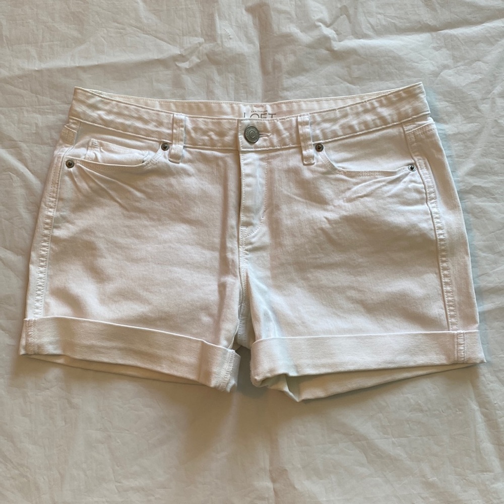 Ann Taylor Loft White Cuffed Shorts Size 27/4